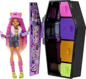 Monster High Skulltimate Secrets Clawdeen Wolf Doll with Dress-Up Locker 19 Accessories