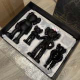 KAWS ''Family'' Vinyl Figure Set Black